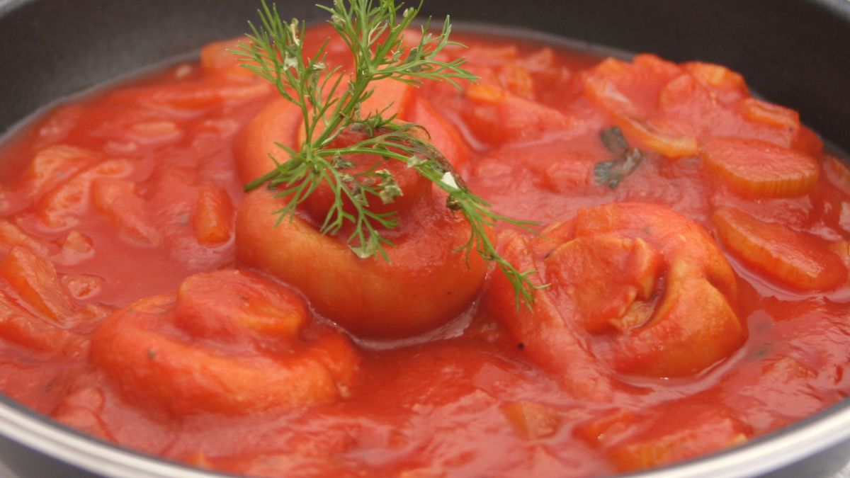 Pieczarki po diabelsku w ostrym sosie pomidorowym