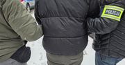 Rozbój w biały dzień w autobusie. 21-latek brutalnie pobił 17-latka i okradł go z wszystkiego – grozi mu nawet 15 lat więzienia