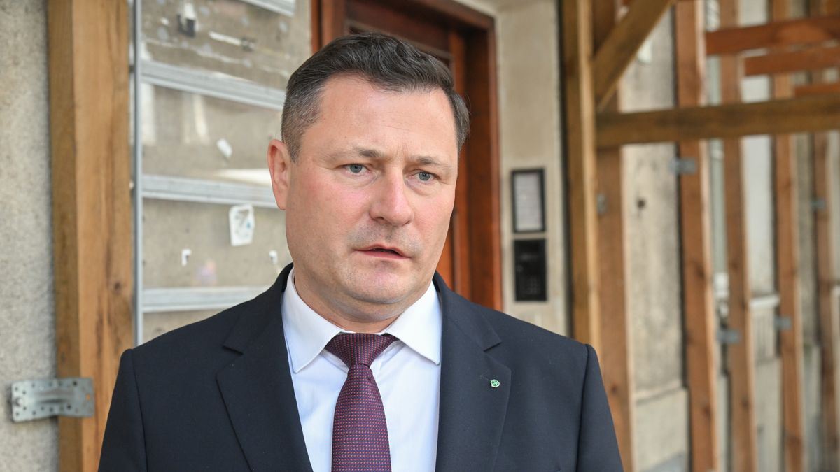 Krzysztof Paszyk
Warszawa, 28.06.2024. Minister rozwoju i technologii Krzysztof Paszyk w drodze na posiedzenie Naczelnego Komitetu Wykonawczego PSL, 28 bm. w Warszawie. Komitet ma podsumowa� wybory do Parlamentu Europejskiego i przeanalizowa� wynik Trzeciej Drogi (PSL i Polska 2050). (mr) PAP/Radek Pietruszka
Radek Pietruszka
nacelnego komitetu wykonawczego psl, Naczelny Komitet Wykonawczy, polityk, Polskie Stronnictwo Ludowe, portret, posiedzenie posiedzenia, PSL, siedziba