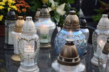 Tczew: Dzień Wszystkich Świętych. Zmiany organizacji ruchu przy cmentarzach. Gdzie zaparkować samochód?