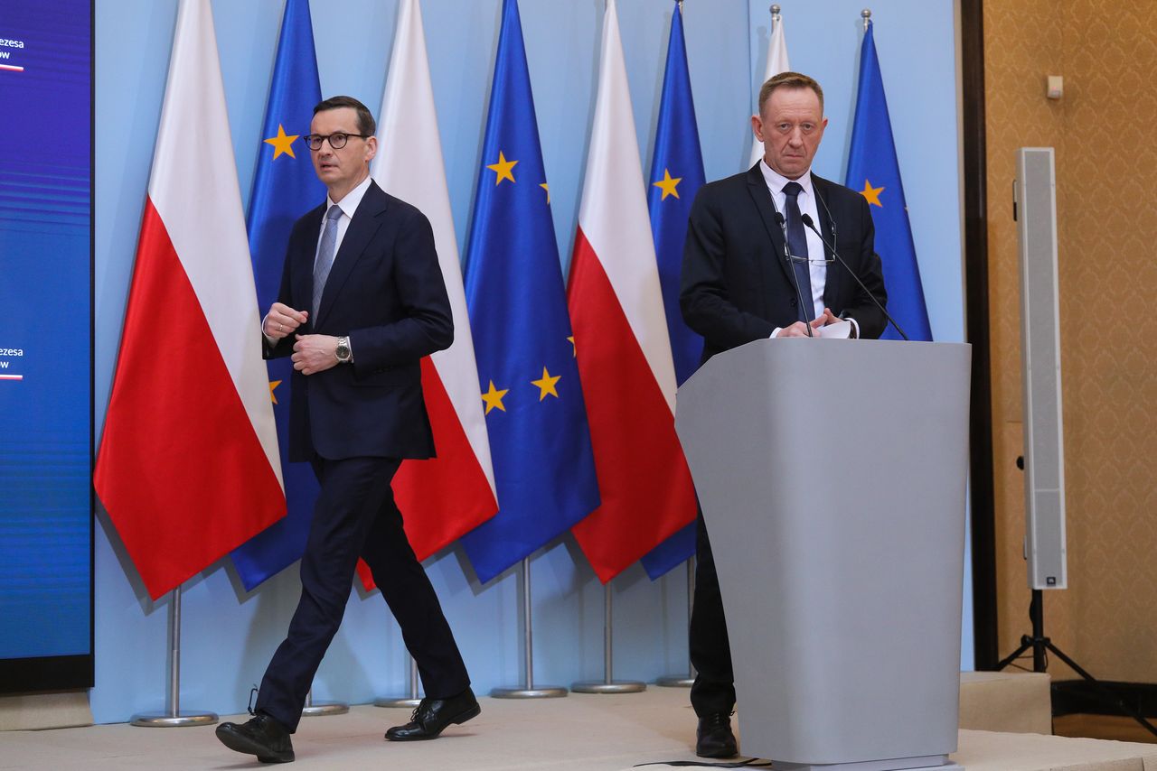 Premier Mateusz Morawiecki i minister rolnictwa Robert Telus