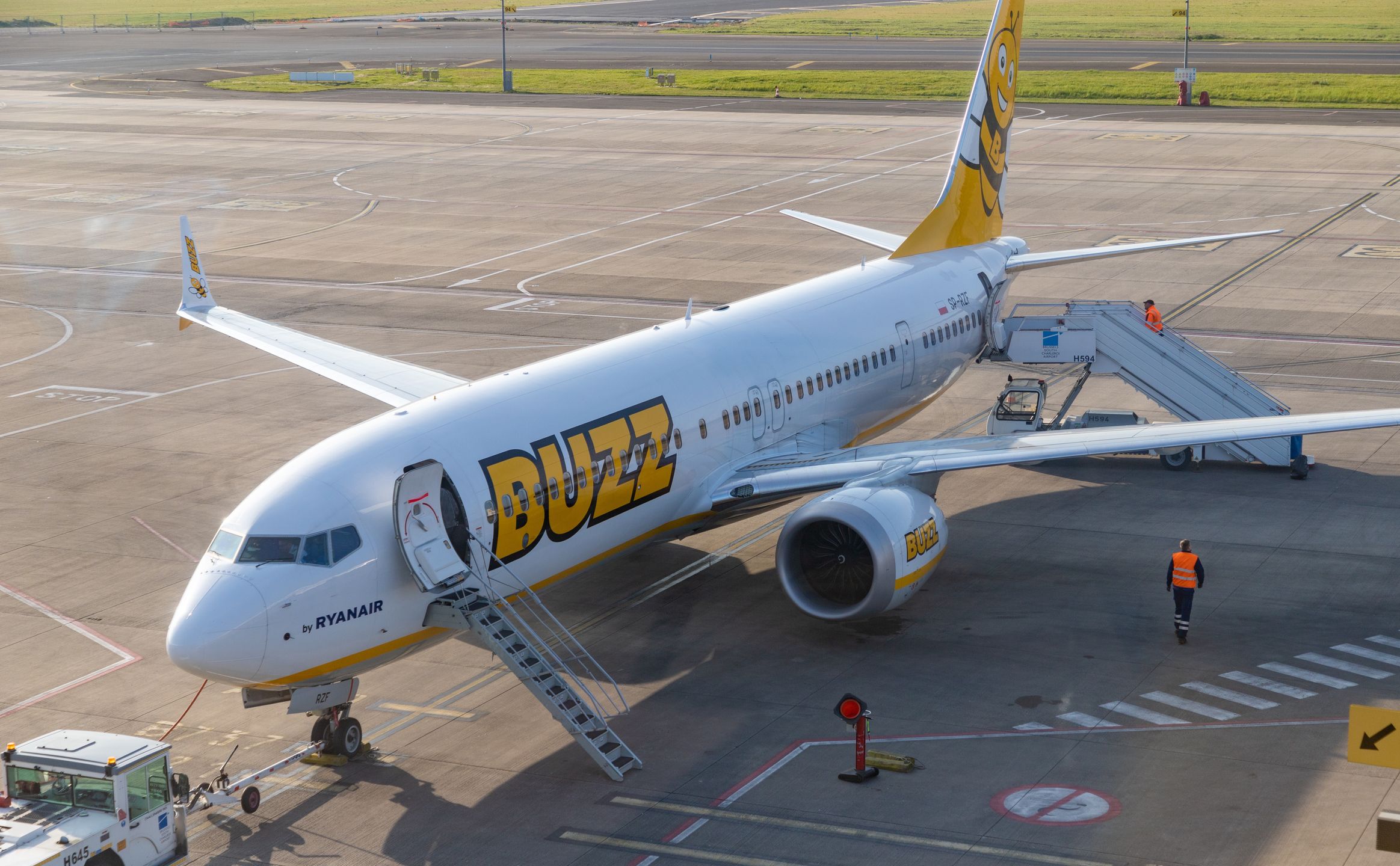 Buzz potrzebuje 300 nowych członków załogi 