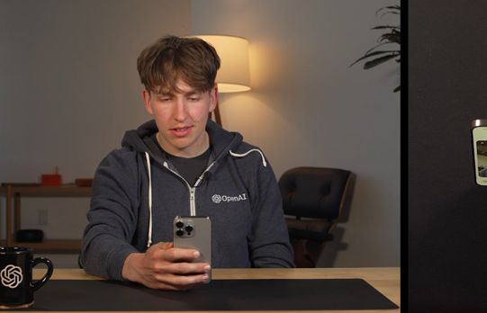 Nowy ChatGPT jest sarkastyczny, rozmawia w językach obcych i rozwiązuje zagadki