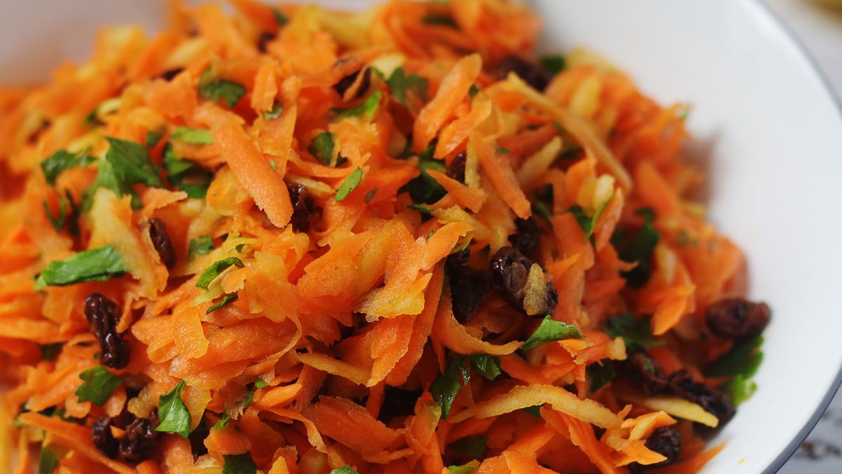 Surówka z marchewki to dobry dodatek do obiadu