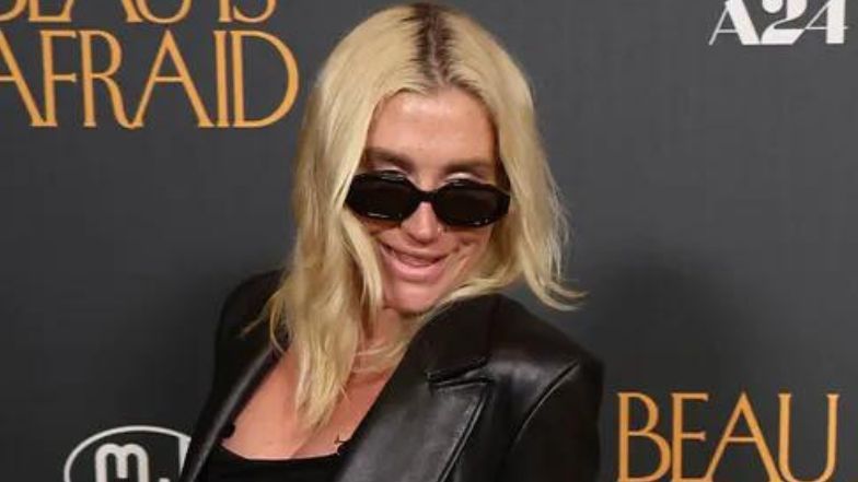 Dawno niewidziana Kesha pozuje na premierze filmu w mrocznej stylizacji. Drapieżna? (ZDJĘCIA) 