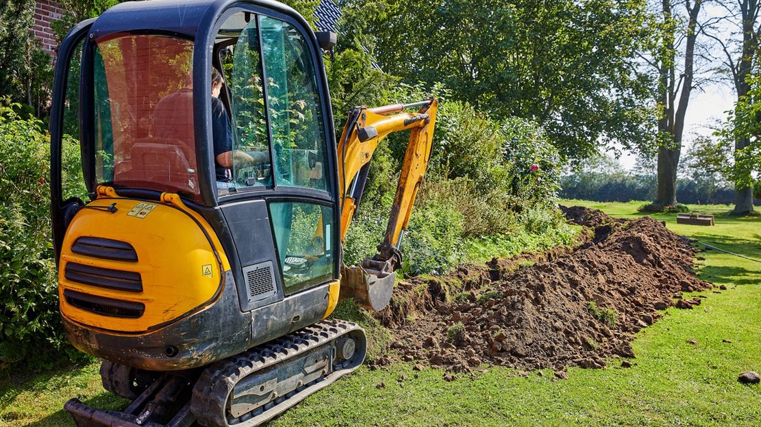 Achim Banck minikoparka koparka 
ACHIM BANCK
baumaschine,minibagger,ausgrabung,gewerblich,graben,bagger,verlegen,kabel,glasfaser,maschinen,branche,last kraft wagen,schwer,automobile,arbeit,road,ackerbau,lader,rad,stelle,gelb,bauwerk,bauernhof,arbeiten,isoliert