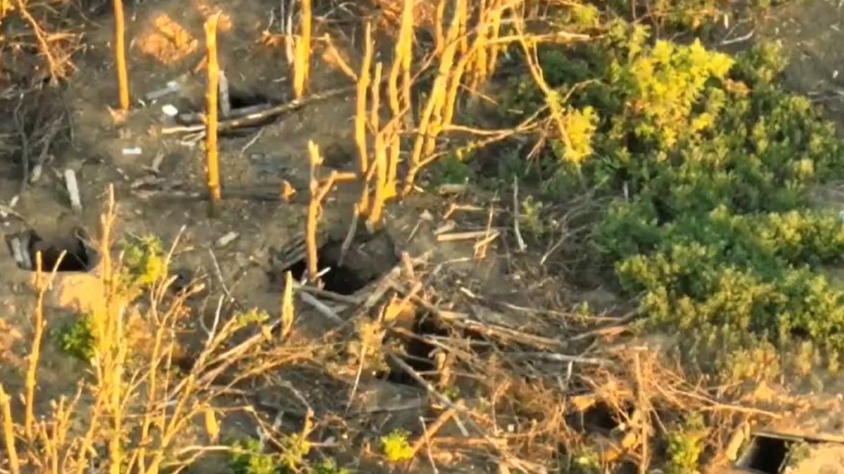 Te dziwne dziury w ziemi wykonali Rosjanie, to są ich okopy i umocnienia