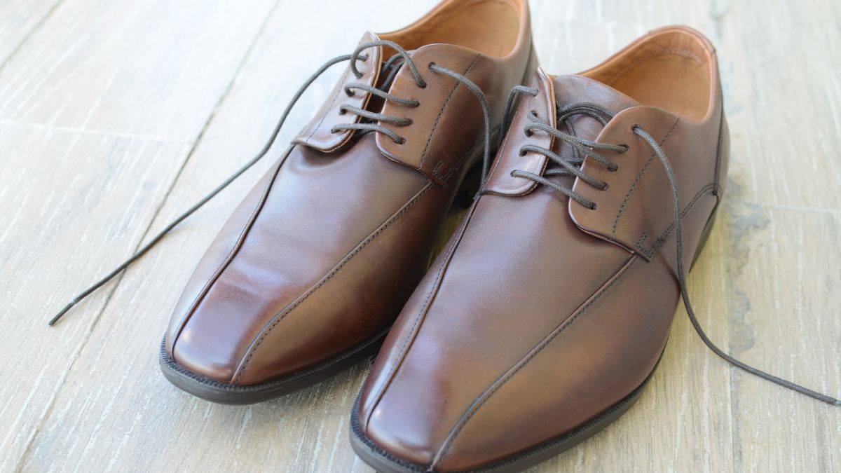 Ozonowanie butów to popularny sposób odświeżania obuwia