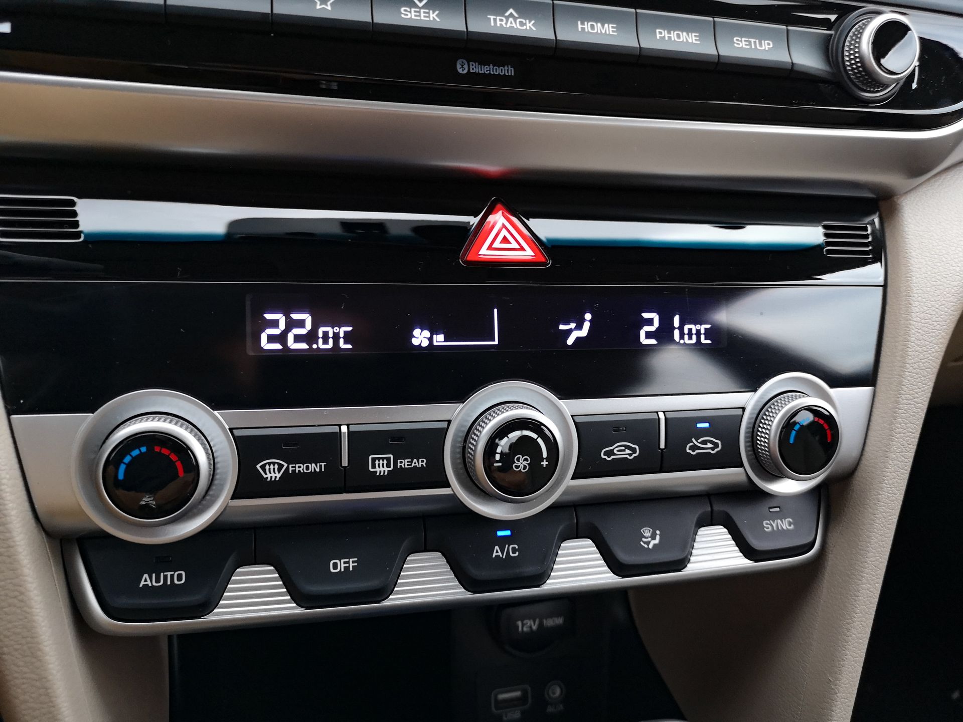 Hyundai Elantra: Hyundai SmartSense, Android Auto i kamera cofania 26