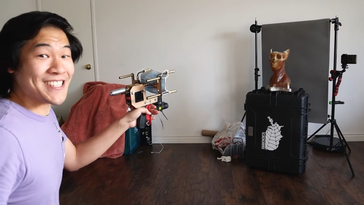 Pistolet "przeciwko COVID-19"? Tak. Strzela… maseczkami 1