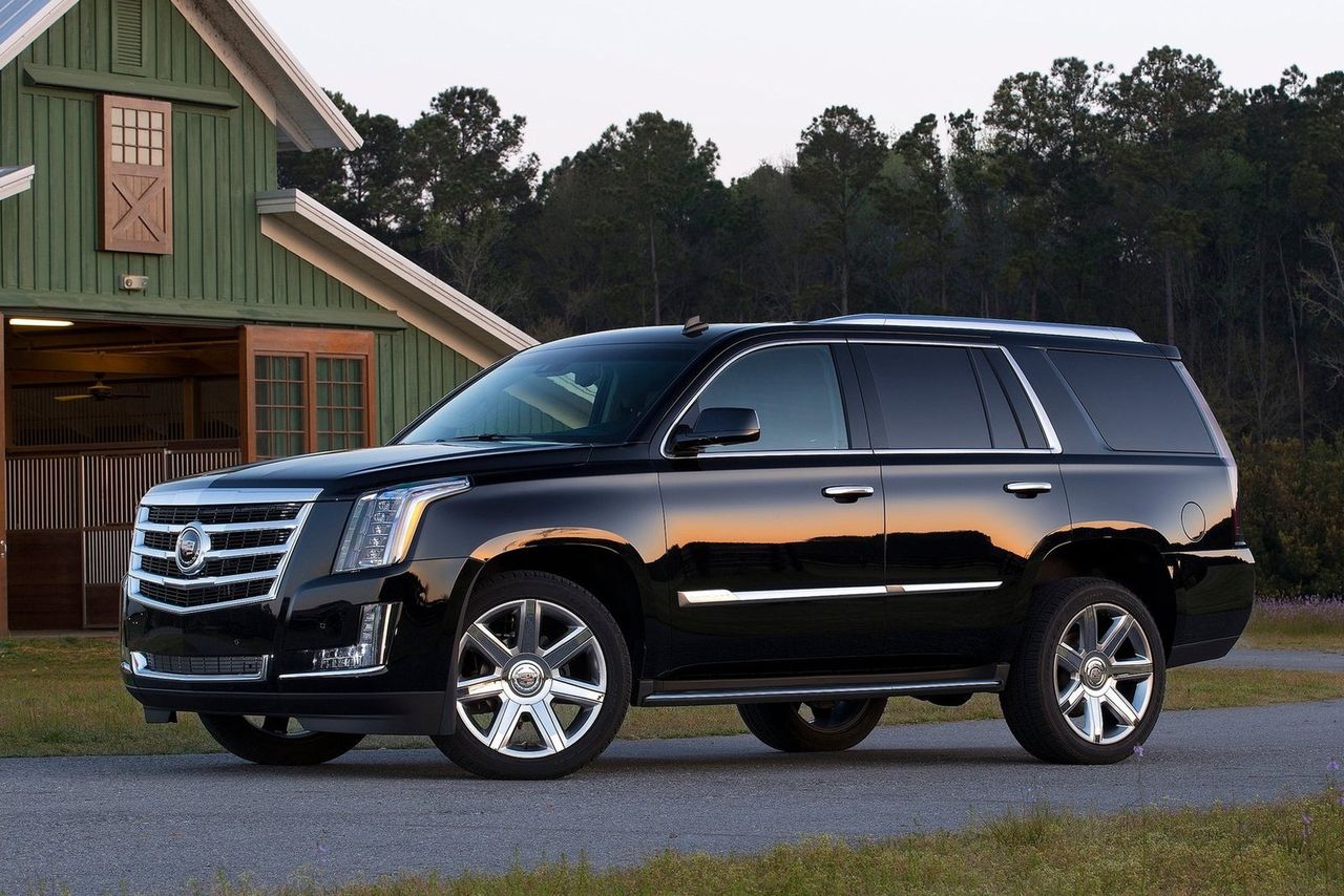 Nawet w wyglądzie Cadillaca Escalade można się zakochać, a już na pewno za to, co oferuje. Sprawdźcie ile kosztuje!