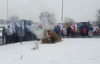 Rolnicy znowu wyszli na ulice. Blokada ronda w Strykowie