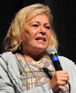 Córka oskarża aktorkę Roseanne Barr. Na dwa miesiące wygnała ją do lasu za bycie grubą