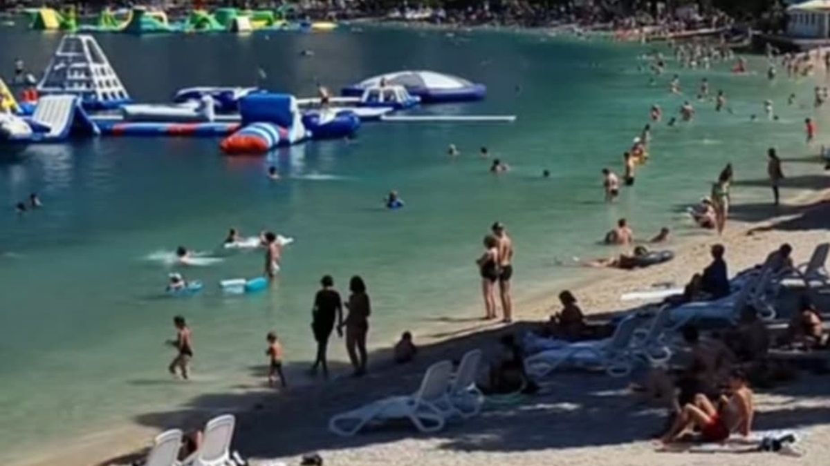 Tak wygląda plaża w Makarskiej.