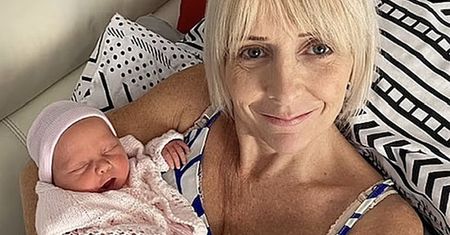 Ma 53 lata i właśnie urodziła. Aby zajść w ciążę, poświęciła wszystko