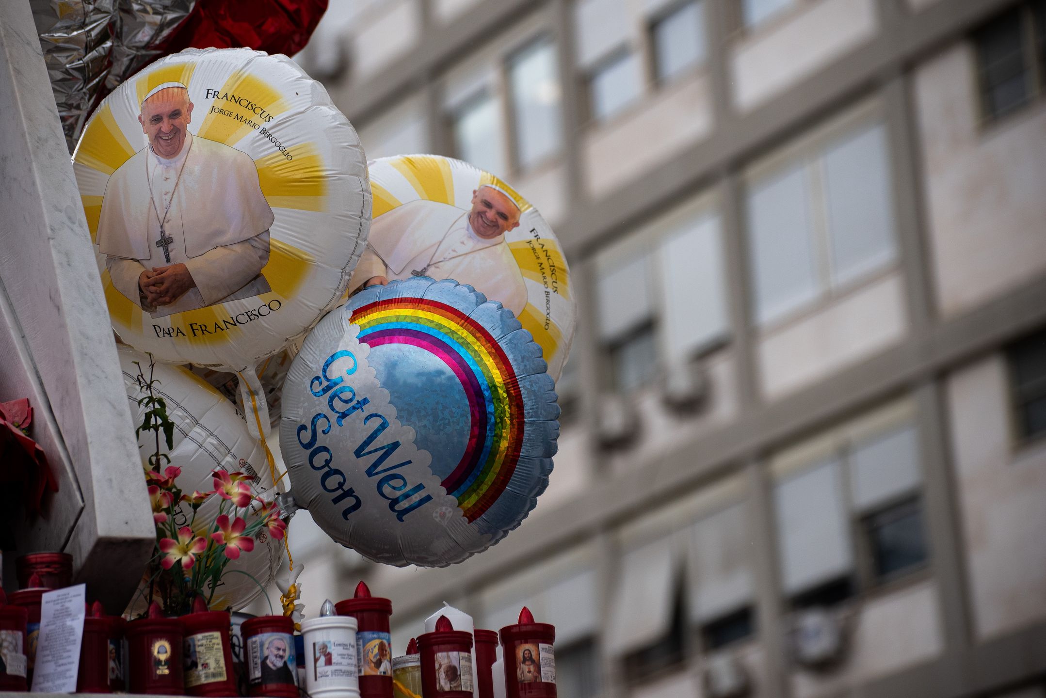 GEMELLI POLYCLINIC, ROME, ITALY - 2025/02/24: Balloons have been left by faithful under the statue of Pope John Paul II outside Rome's Gemelli Polyclinic, where Pope Francis has been hospitalized since February 14, 2025. (Photo by Vincenzo Nuzzolese/SOPA Images/LightRocket via Getty Images)