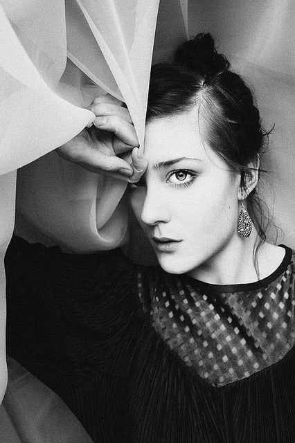 Autoportret w czerni i w bieli - 7 intrygujących zdjęć Sanne Ahremark