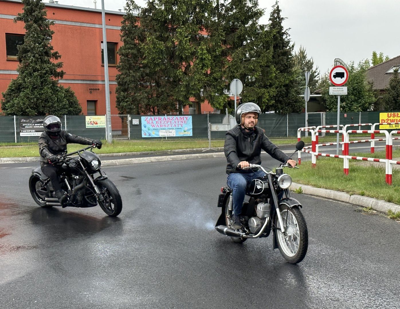 Inauguracja sezonu motocyklowego w Środzie Wielkopolskiej rozpoczęła się od parady maszyn ulicami miasta.