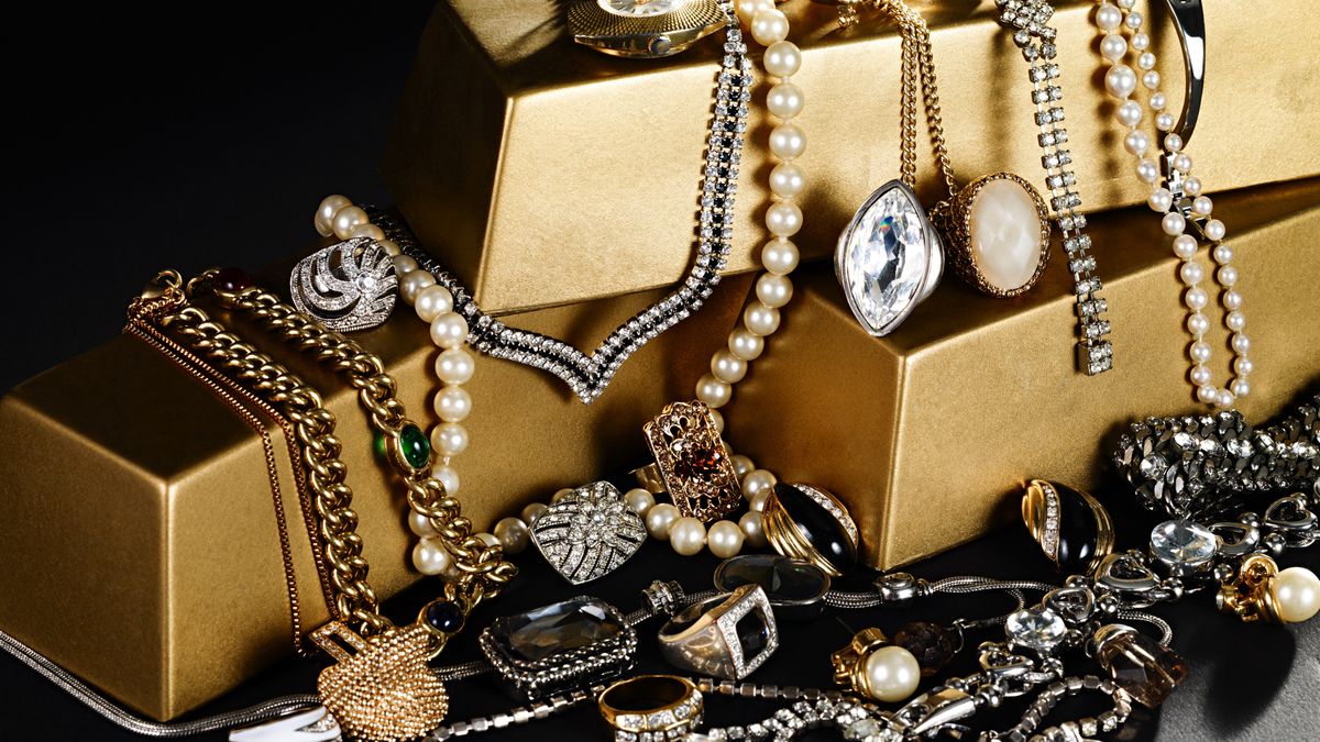 m.in. kosztowności pójdą pod młotek  - zdjęcie ilustracyjne