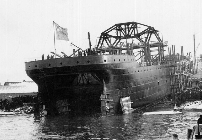 Wodowanie okrętu w 1913 roku. Początkowo nosił nazwę "Wołchow"