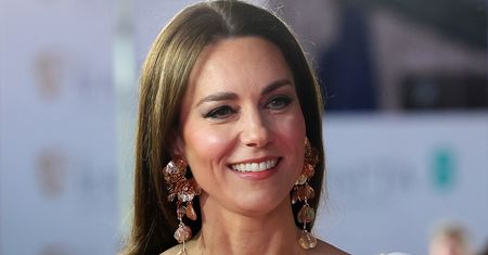 Księżna Kate pojawiła się na BAFTA 2023. Tym strojem rozbiła bank