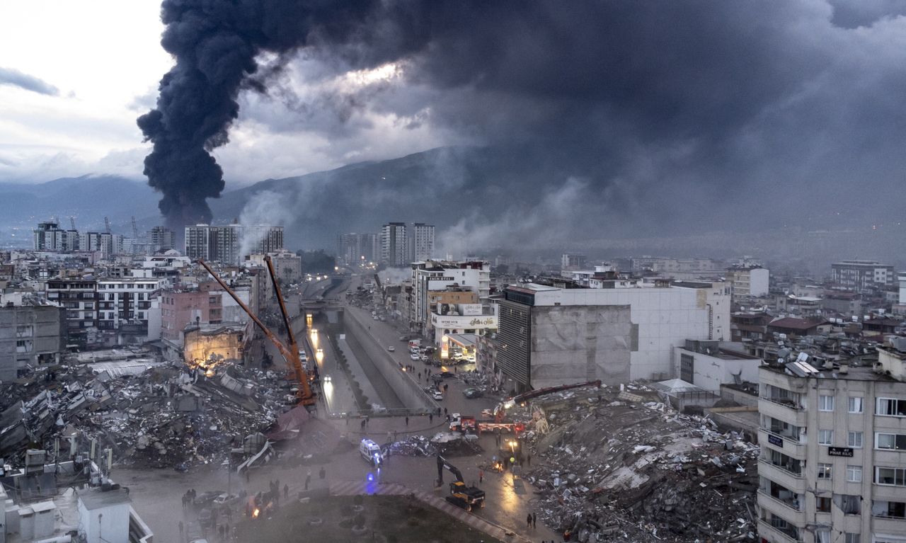 Polscy strażacy uczestniczą w akcji ratunkowej w Turcji