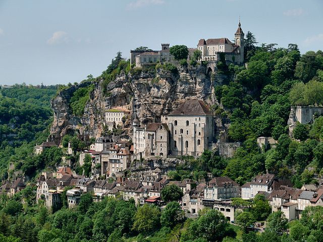 10 niesamowitych miast na skalnych klifach 5