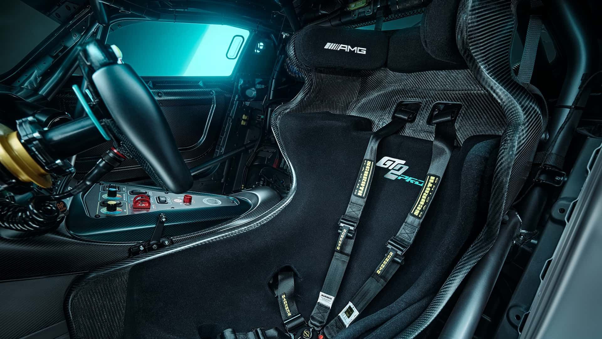 Mercedes AMG-GT2 Pro