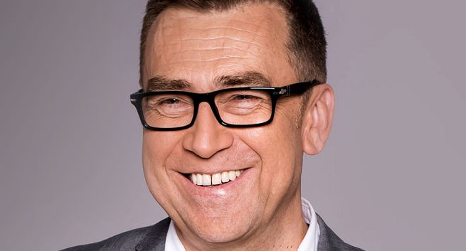 Maciej Orłoś poprowadzi audycję w radiu Nowy Świat