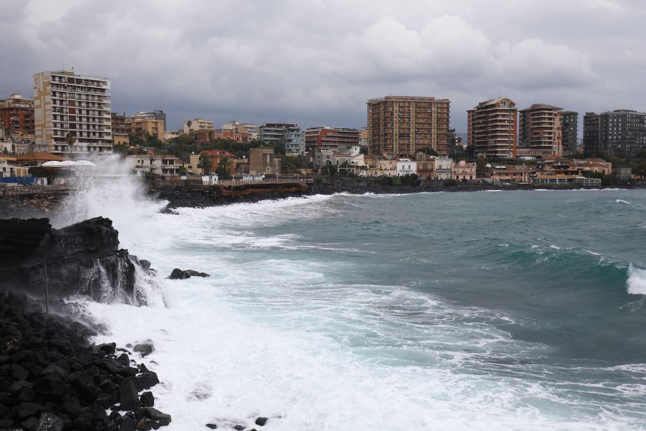 Alert na Sycylii. Nadciąga Harry