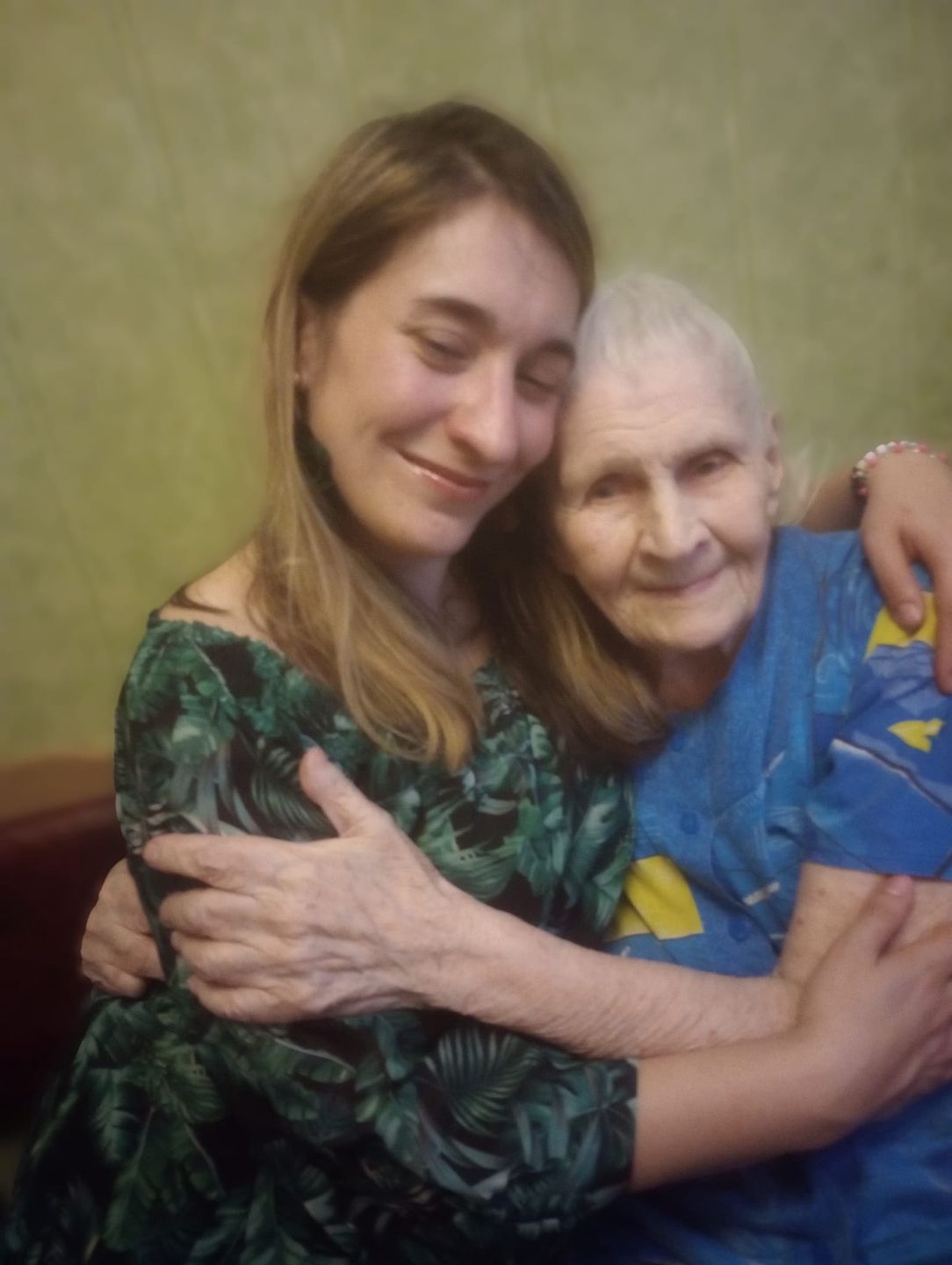 Pani Grażyna z Zoyą, 93-letnią kobietą, dla której zorganizowała urodziny