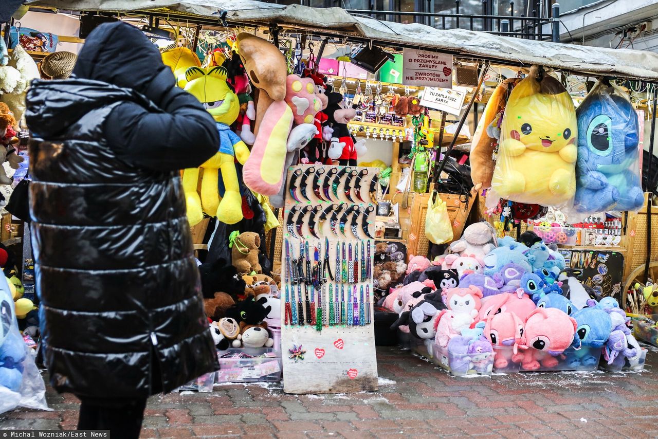 "Dość grabieży". Wściekli kupcy przyszli do ratusza z transparentami