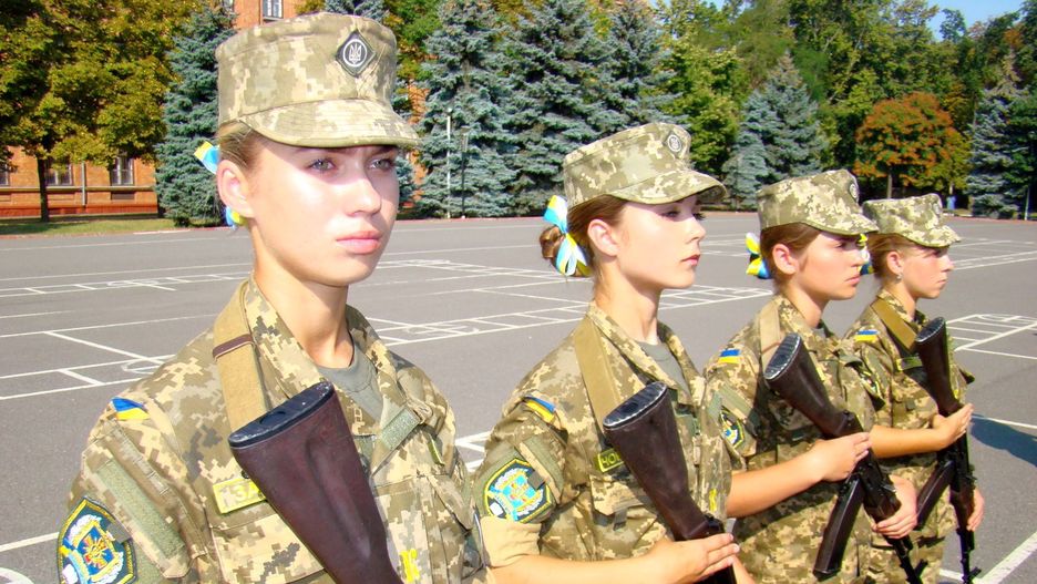 Ukraina jest kobietą. Piękną i niebezpieczną. Obrończyń ojczyzny, świetnie wyszkolonych i gotowych do walki, jest wiele. One wygrają tę wojnę (Ministerstwo Obrony Ukrainy)