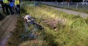 Mętów: Motocyklista jechał bez kasku. Wpadł do rowu i uderzył w przepust
