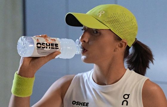 Napoje tej firmy reklamują Iga Świątek i Mata. Oshee zmienia inwestora