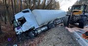 Kto zawinił? Dwie osoby w szpitalu po zderzeniu tira z traktorem