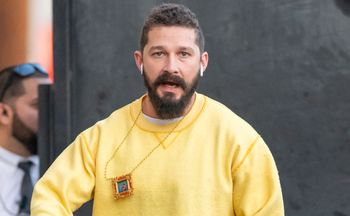 Upadek gwiazdy Hollywood. Shia LaBeouf skazany za brutalny atak