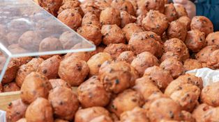 Kultowe pączki wróciły na holenderskie ulice. Zjeść je można tylko do stycznia