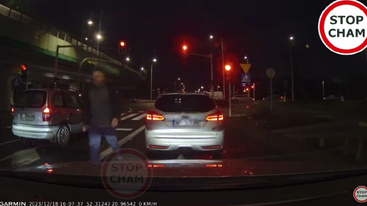 Niepozorna zmiana pasa rozwścieczyła kierowcę focusa