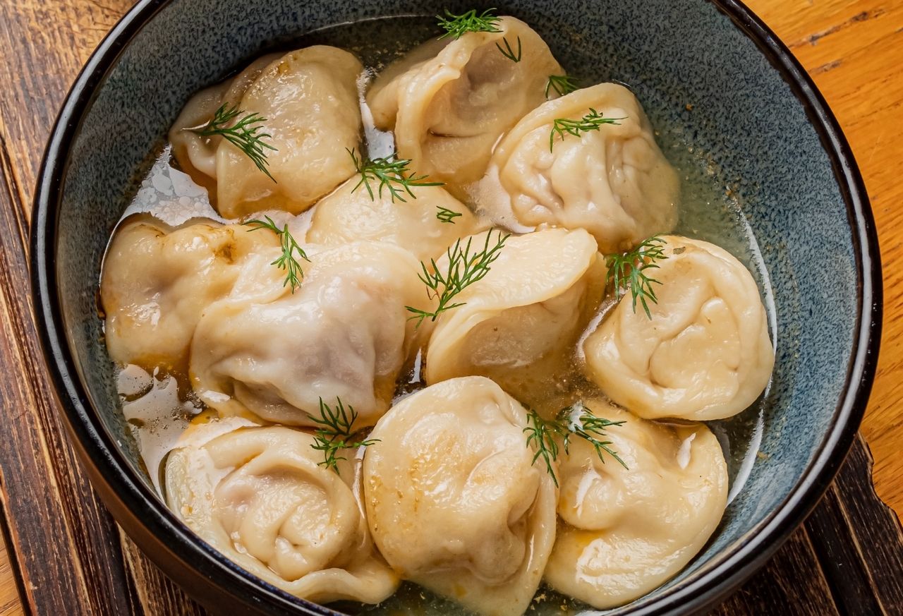 Malutkie pierożki wypełnione mięsnym farszem. Wrzuć do rosołu zamiast makaronu
