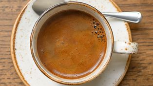 Dodaj szczyptę do kawy zamiast cukru. Naturalna tarcza dla organizmu