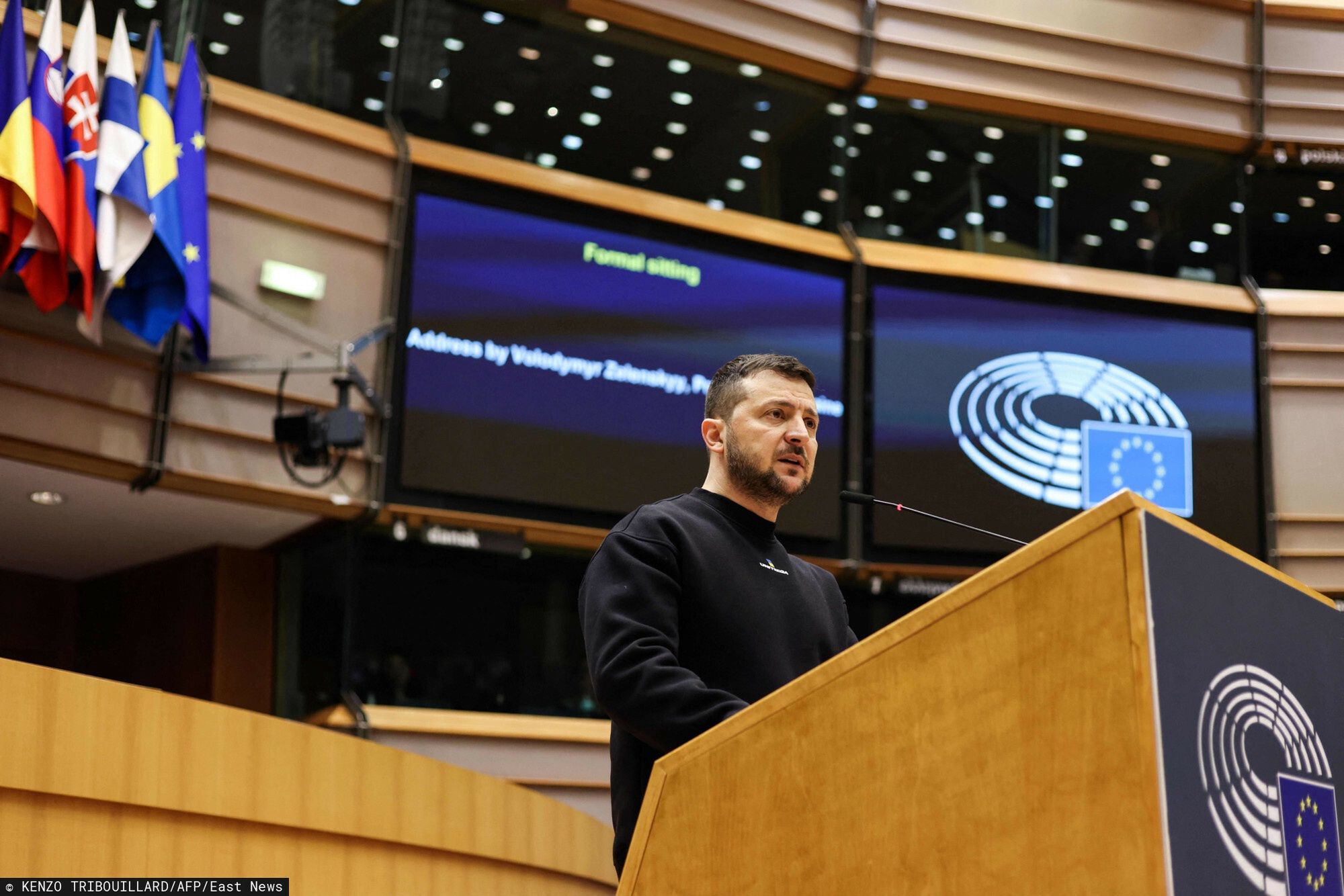 Wyst?pienie Ze?enskiego w Parlamencie Europejskim
Ukraine's president Volodymyr Zelensky delivers a speech at the start of a summit at EU parliament in Brussels, on February 9, 2023. - Ukraine's President is set to attend an EU summit in Brussels on February 9, 2023, as the guest of honour where he will press allies to deliver fighter jets "as soon as possible" in the war against Russia. (Photo by Kenzo TRIBOUILLARD / AFP)
KENZO TRIBOUILLARD