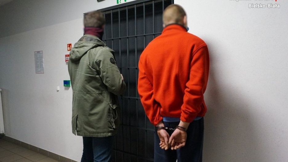 Bielsko-Biała. 30 i 24-latek z kradzieży paliwa uczynili sobie źródło zarobku.