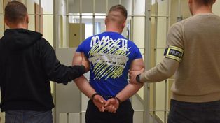 Recydywista napadł na lodziarnię. Wyrwał kasę fiskalną, po rozboju próbował uciec z Polski