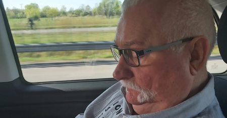 Wałęsie puściły nerwy. W środku nocy zaczął błagać