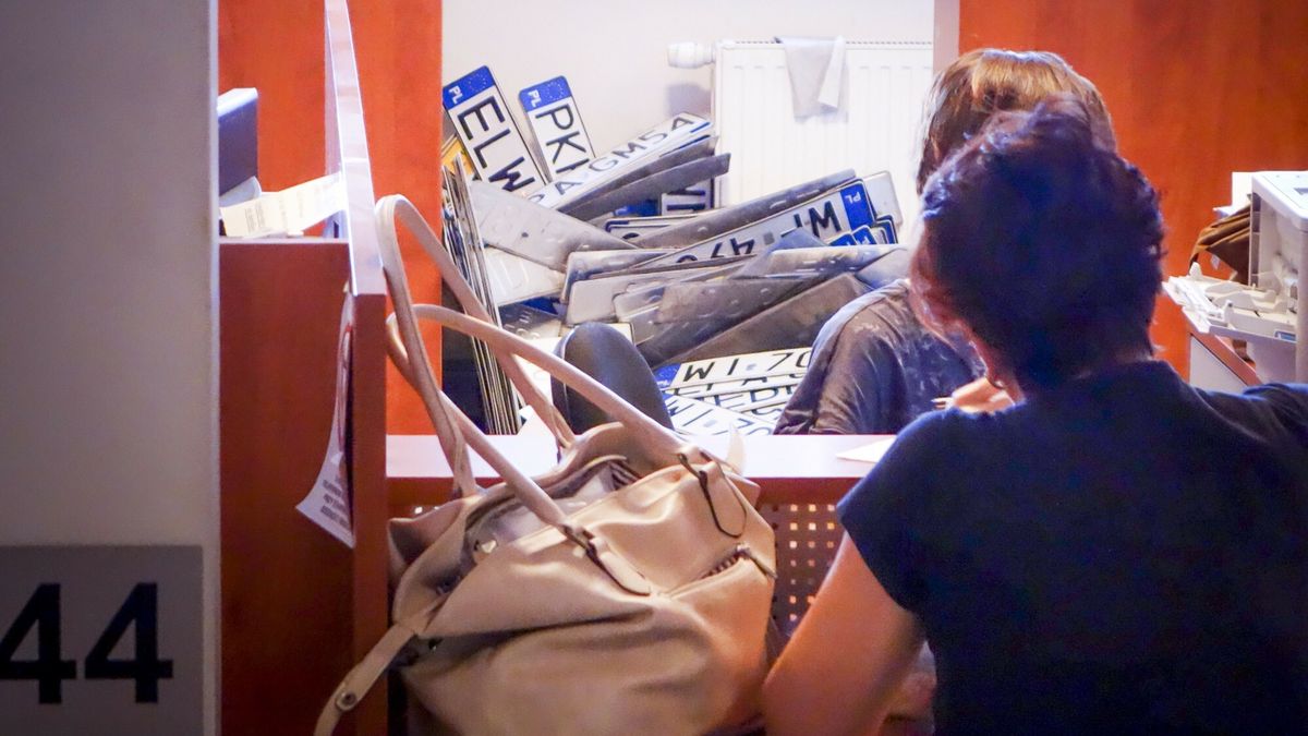 Reporter baza 2020-06-a
22.06.2016 Lodz. Wydzial Praw Jazdy i Rejestracji Pojazdow przy ul. Smugowej. Fot. Piotr Kamionka/REPORTER
Piotr Kamionka/REPORTER