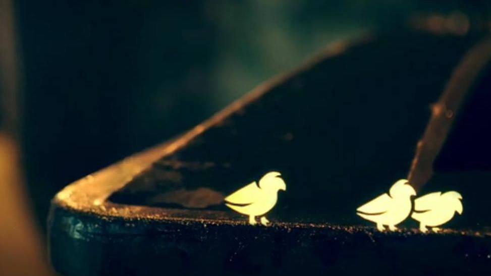 Pies utkany ze światła i miasto nocą - o co chodzi? 1