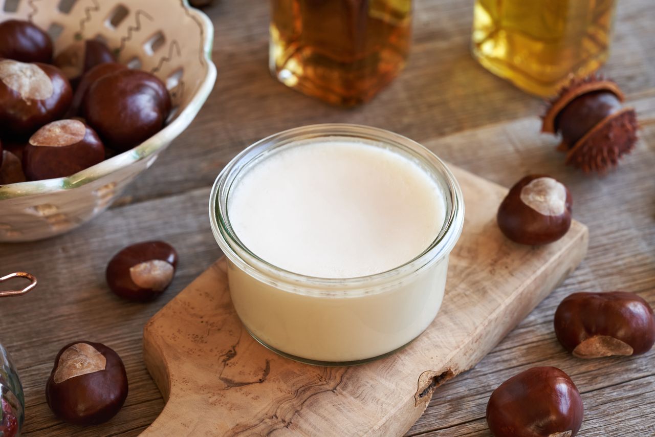 Maść z kasztanów. Przepis na domowy preparat na zdrowe nogi