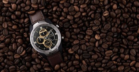 Nowy TicWatch Pro z 2 ekranami wytrzymuje więcej niż można by przypuszczać