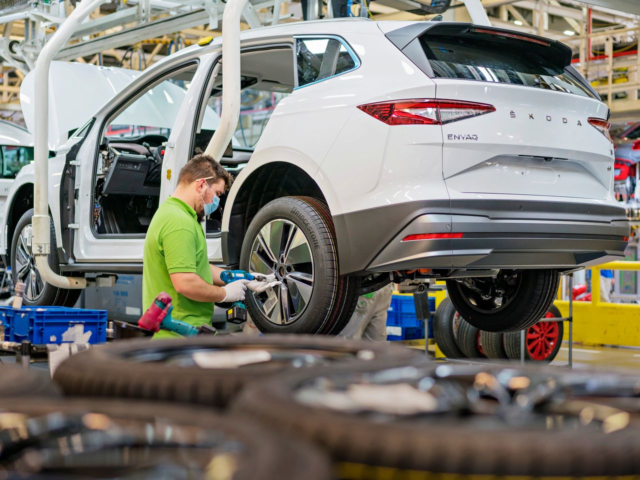 Škoda ogranicza produkcję Enyaqa w Czechach. Brakuje części z Ukrainy